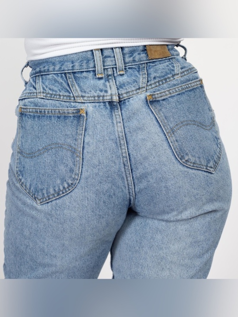 Vintage 90s Lee Mom Jeans Women’s High Rise Stone Wash Tapered Leg 32x31
